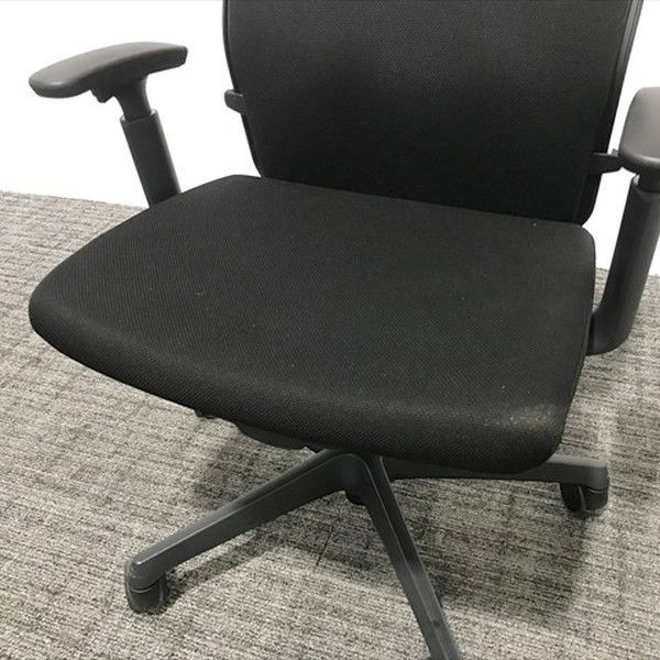 オカムラ ブラック