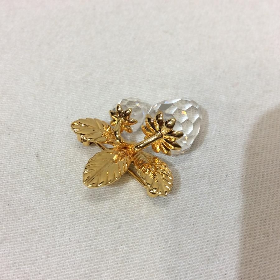 SWAROVSKI スワロフスキー ブローチ 苺 イチゴ ストロベリー SWAROVSKI ブローチ スワロフスキー フォーマル レディース