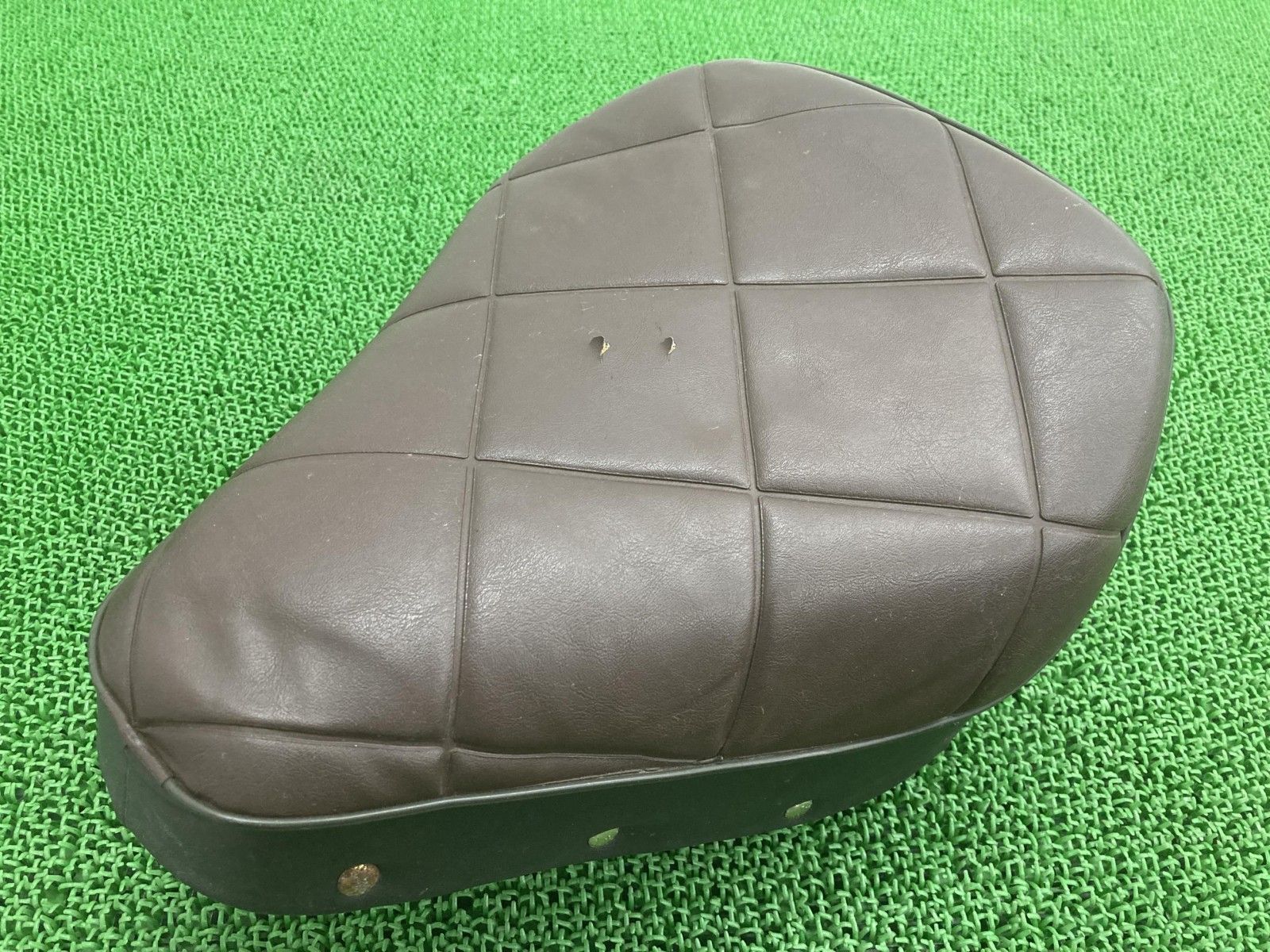 モンキー シート 茶 ホンダ 純正 バイク 部品 Z50J ゴールドモンキー Monkey リミテッド 修復素材や張り替えベースに 品薄 【中古】 61 モンキー シート 茶 ホンダ 純正 バイク 部品 Z50J ゴールドモンキー
