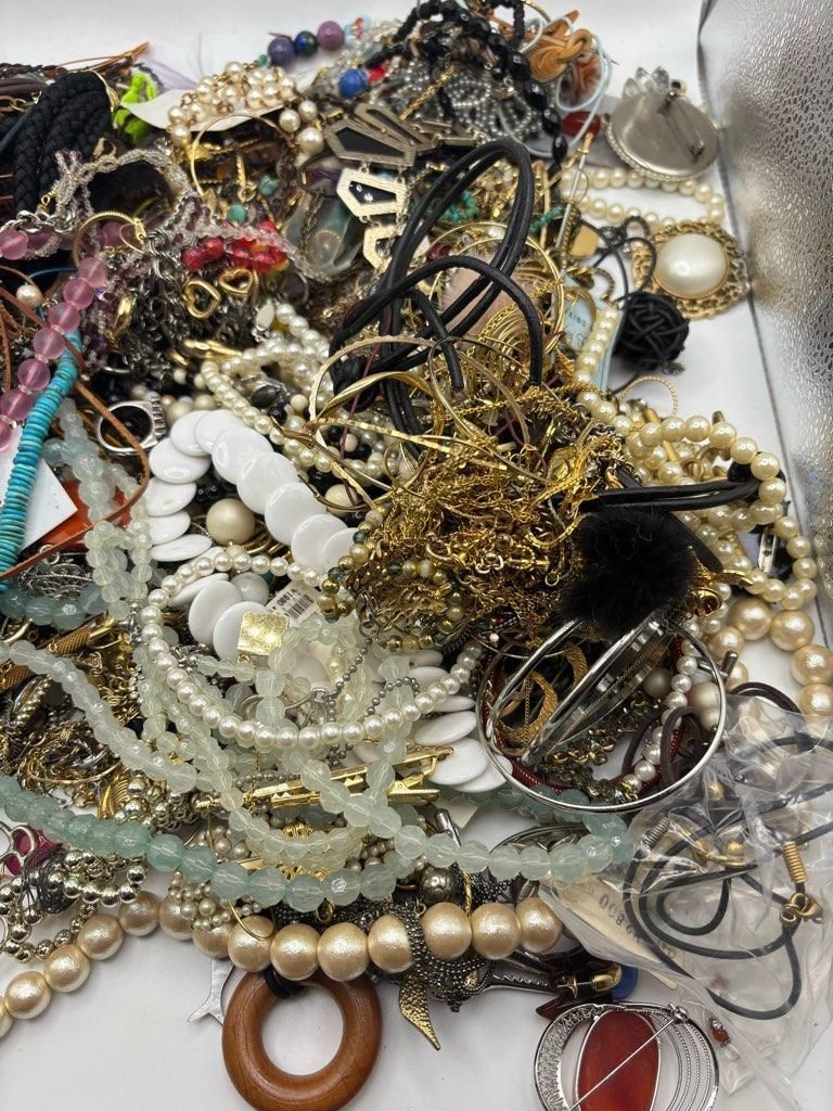 5kg イミテーション　まとめ　アクセサリー　メッキ　パール　お宝　③　遺品 5kg イミテーション まとめ アクセサリー メッキ パール お宝 ⑥