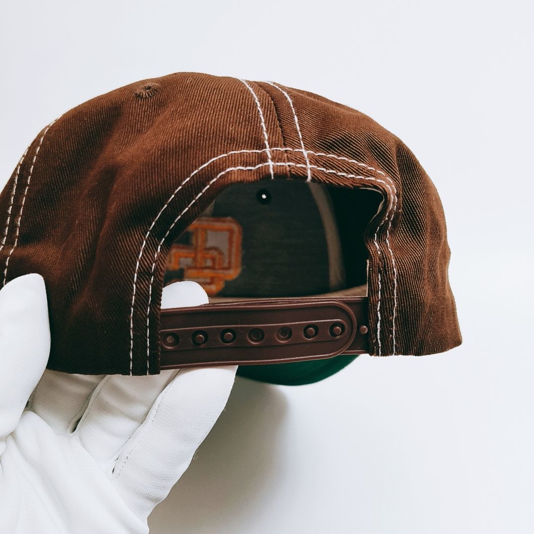 新品未使用・日本未発売】UNIFORM STUDIOS キャップ 反転ロゴ