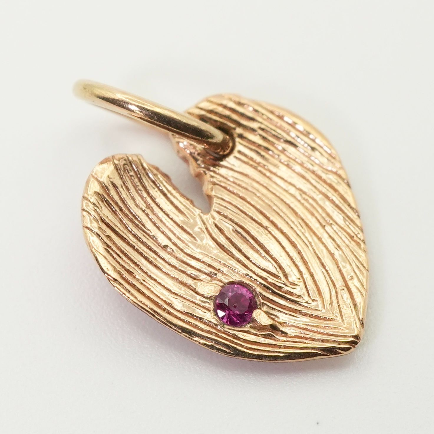 アガットK10 ルビーシェルチャーム