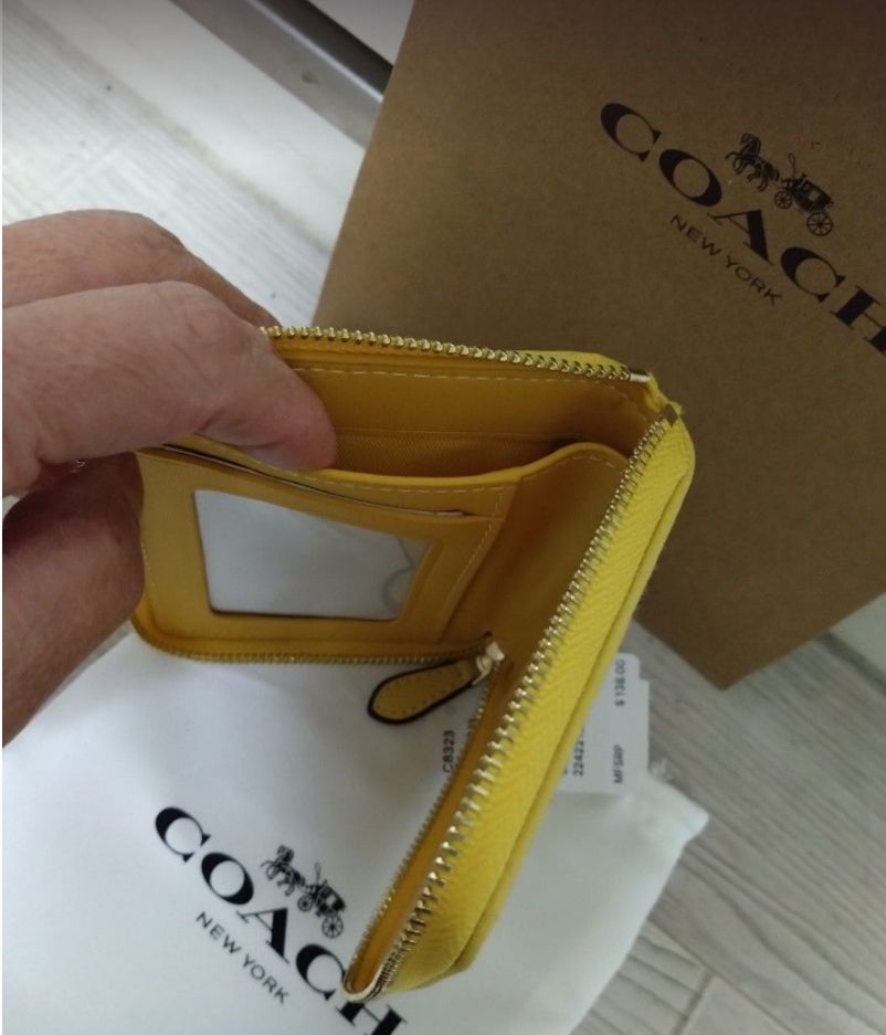 COACH ジャガード コンパクト折り財布 - メルカリ