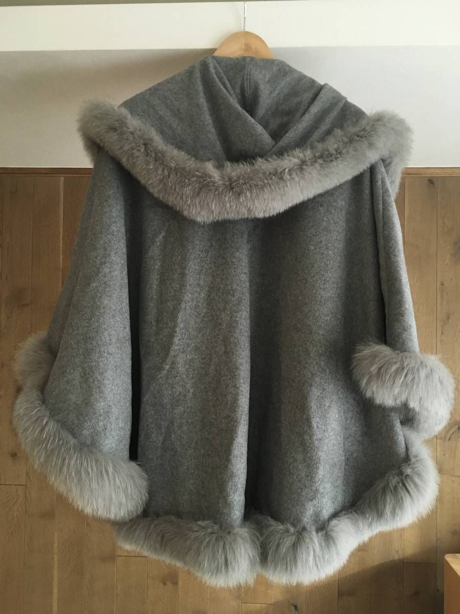 専用　【美品】BALMAIN  ポンチョ カシミヤ100% フォックスファー 極美品 BALMAINカシミヤ100％ フォックスファートリミングケープ