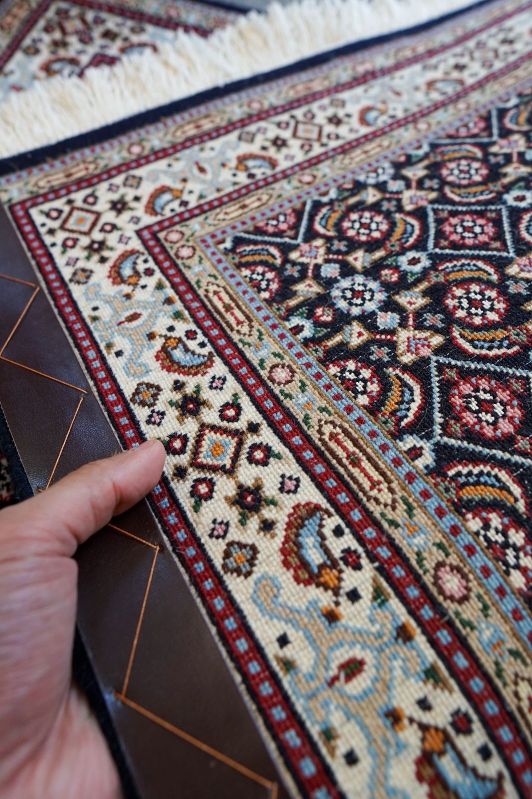 ペルシャ絨毯 153x98手織り ウール MOOD産 クリーニング済み 本格