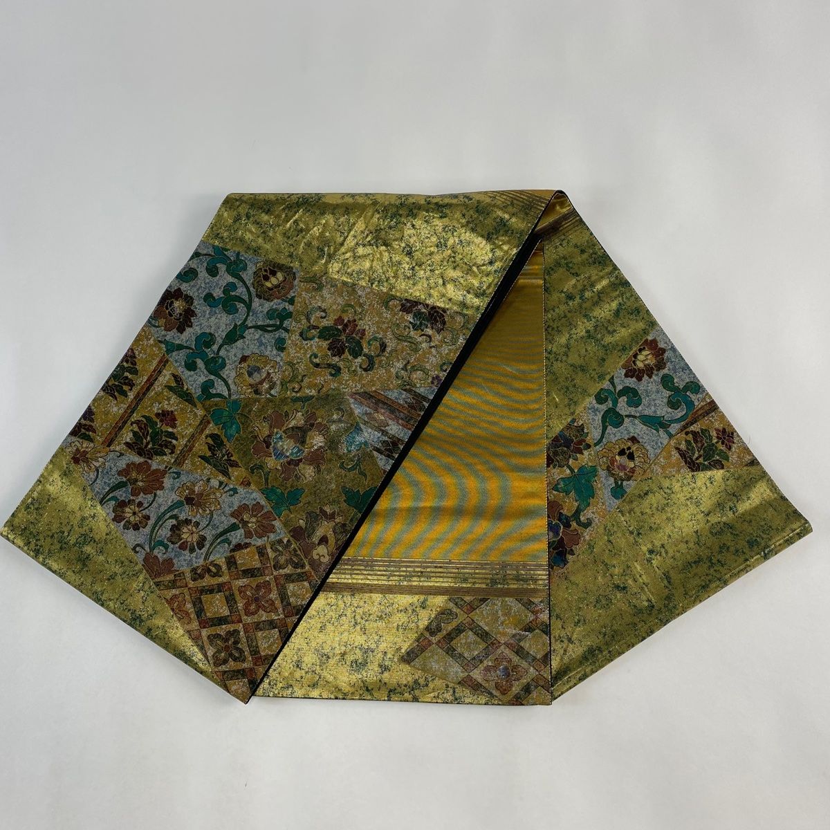 袋帯 秀品 枝花 松 金彩 螺鈿 金色 お太鼓柄 正絹 中古 袋帯 秀品