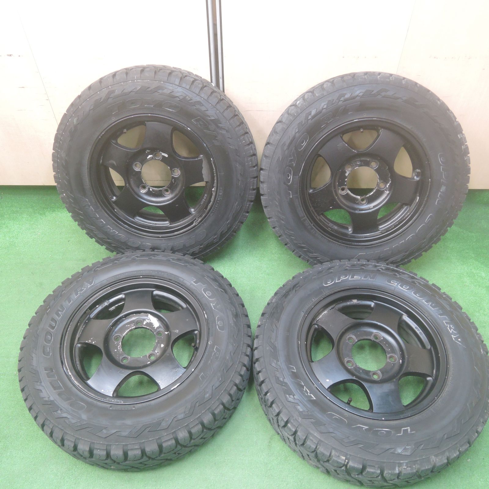 *送料無料* バリ溝！9.5分スズキ ジムニー 純正 ENKEI 185/85R16 105/103L 8PR トーヨー R/T オープンカントリー エンケイ PCD139.7/5H4042412KMノ