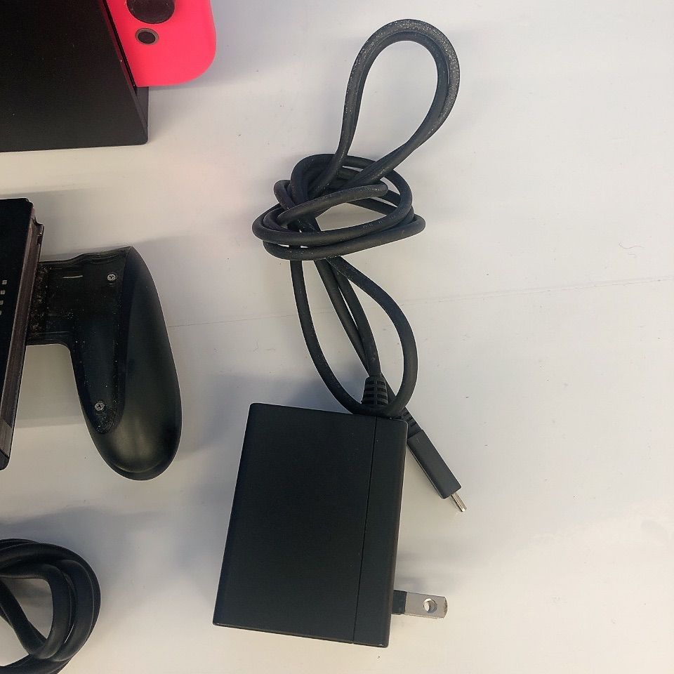 【動作確認済み】Nintendo Switch 本体 ＋ ソフト2本 通電確認済み・動作未確認】Nintendo Switch 本体 【ゲーム機