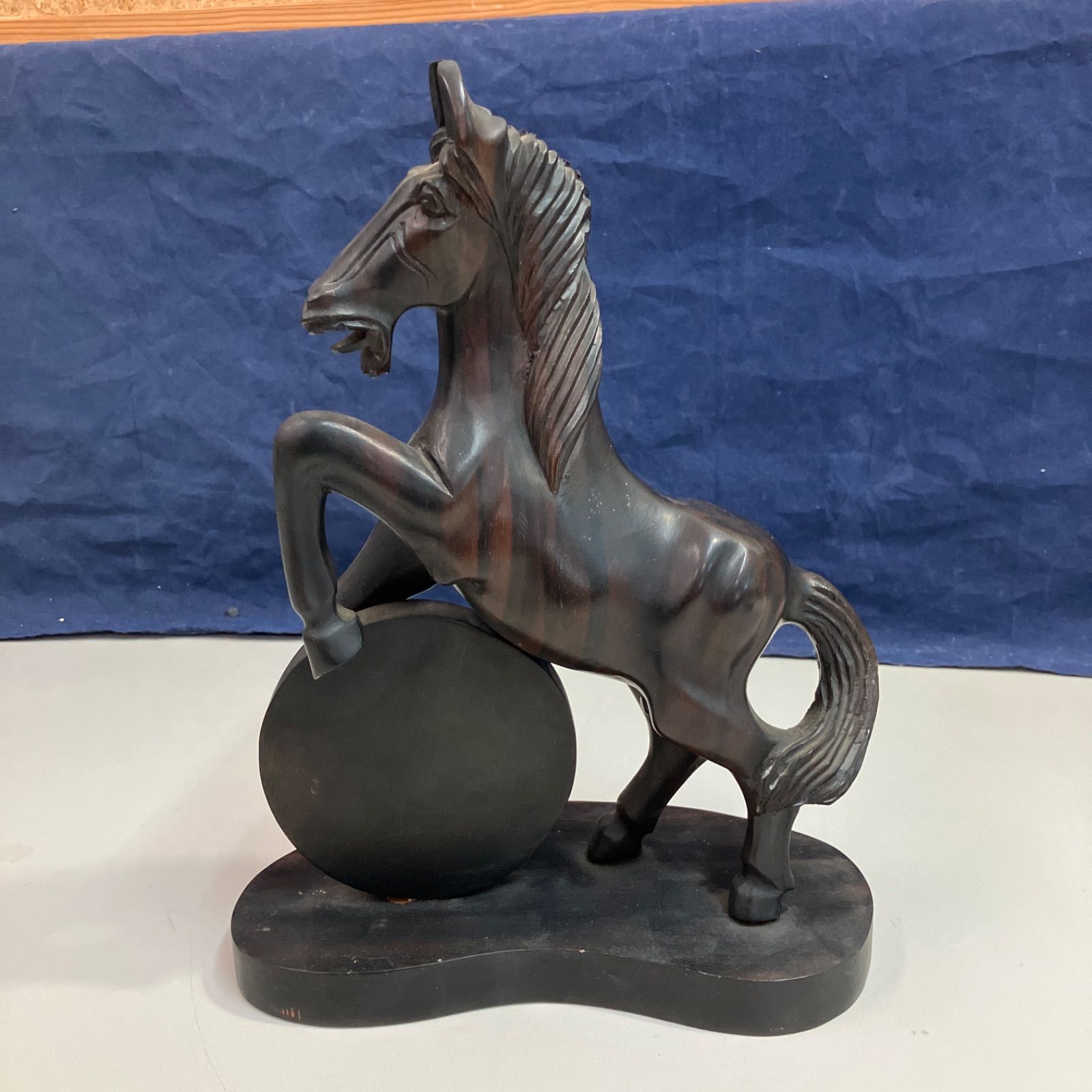 馬 彫刻 木製 馬 彫刻 高さ約29cm 置物 オブジェ インテリア アイス