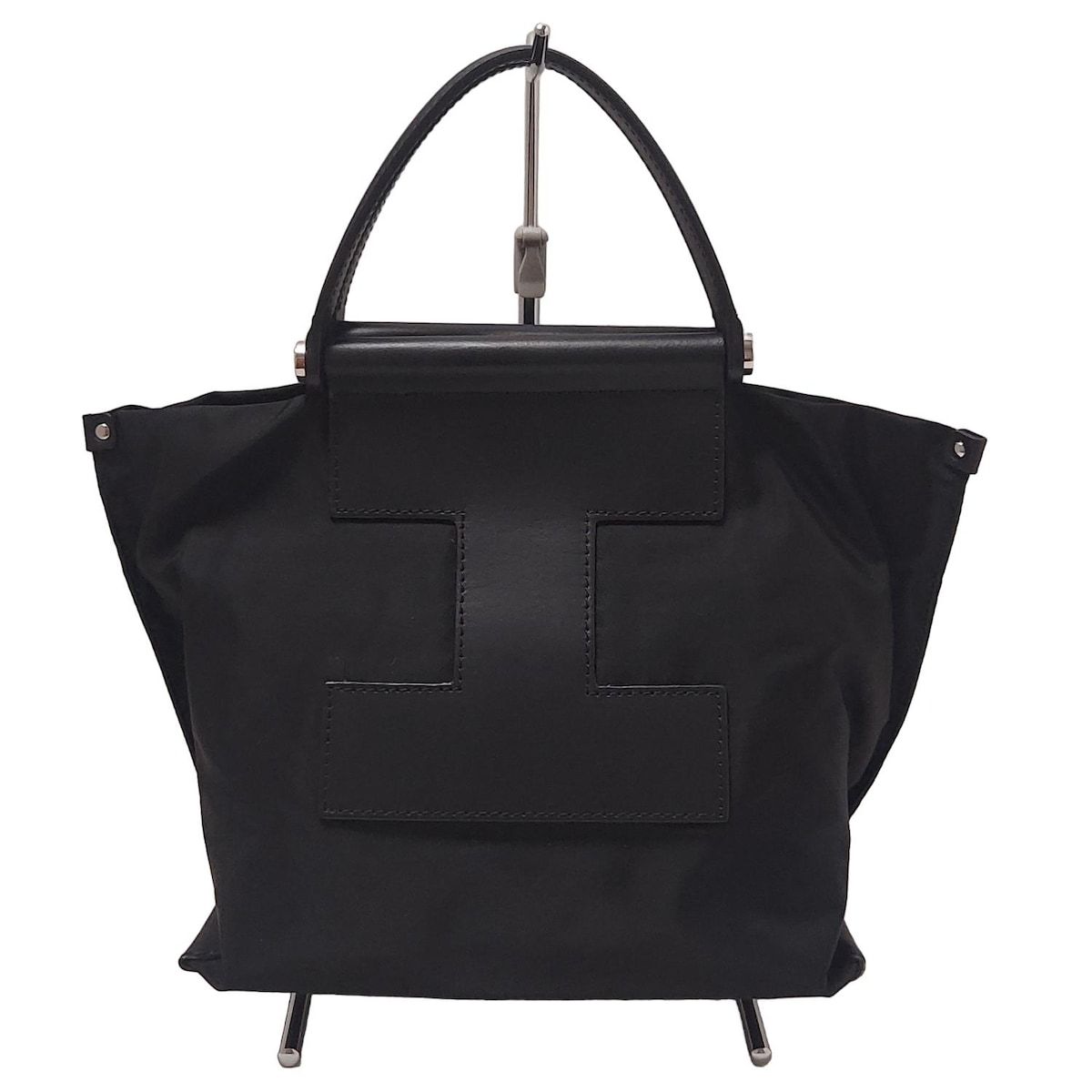 IACUCCI 黒いレザー ハンドバッグ IACUCCI(イアクッチ) ハンドバッグ - 黒 レザー - メルカリ