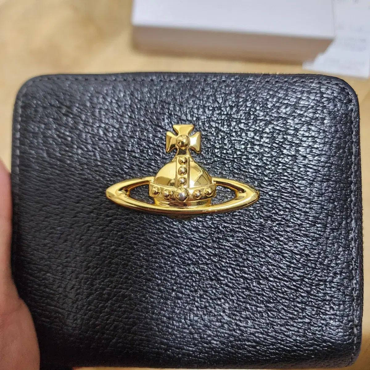 Vivienne westwood 折りたたみ財布　ジッパー Vivienne Westwood ヴィヴィアン・ウエストウッド 折財布 フロウ