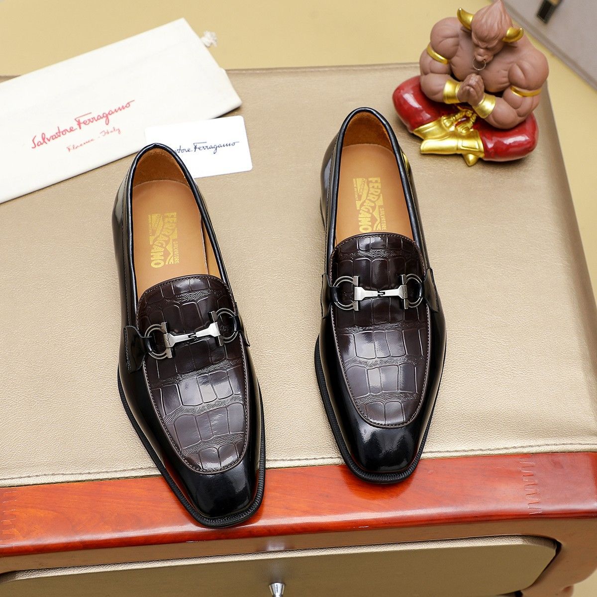 美品 Ferragamo フェラガモ メンズ ビジネスシューズ 牛革 ブラック 国内発送新作 フェラガモ メンズシューズ GRANDIOSO ブラック