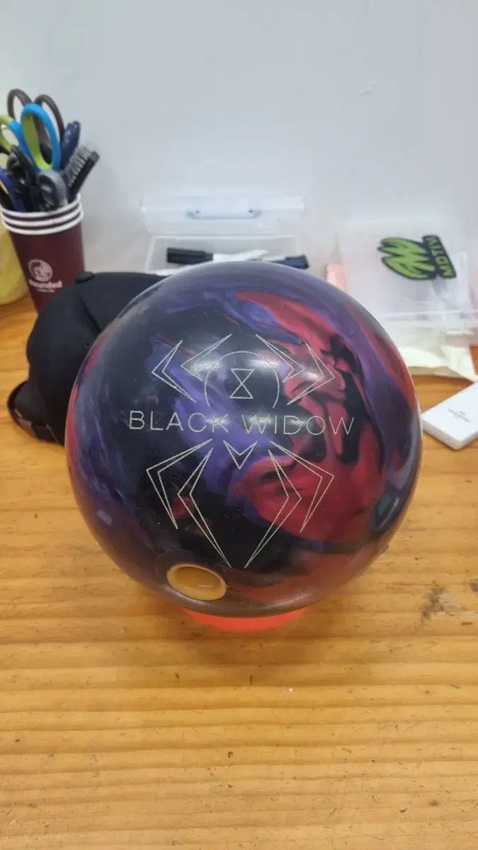 中古ボーリングボール 15p black widow（ブラックウィドウ