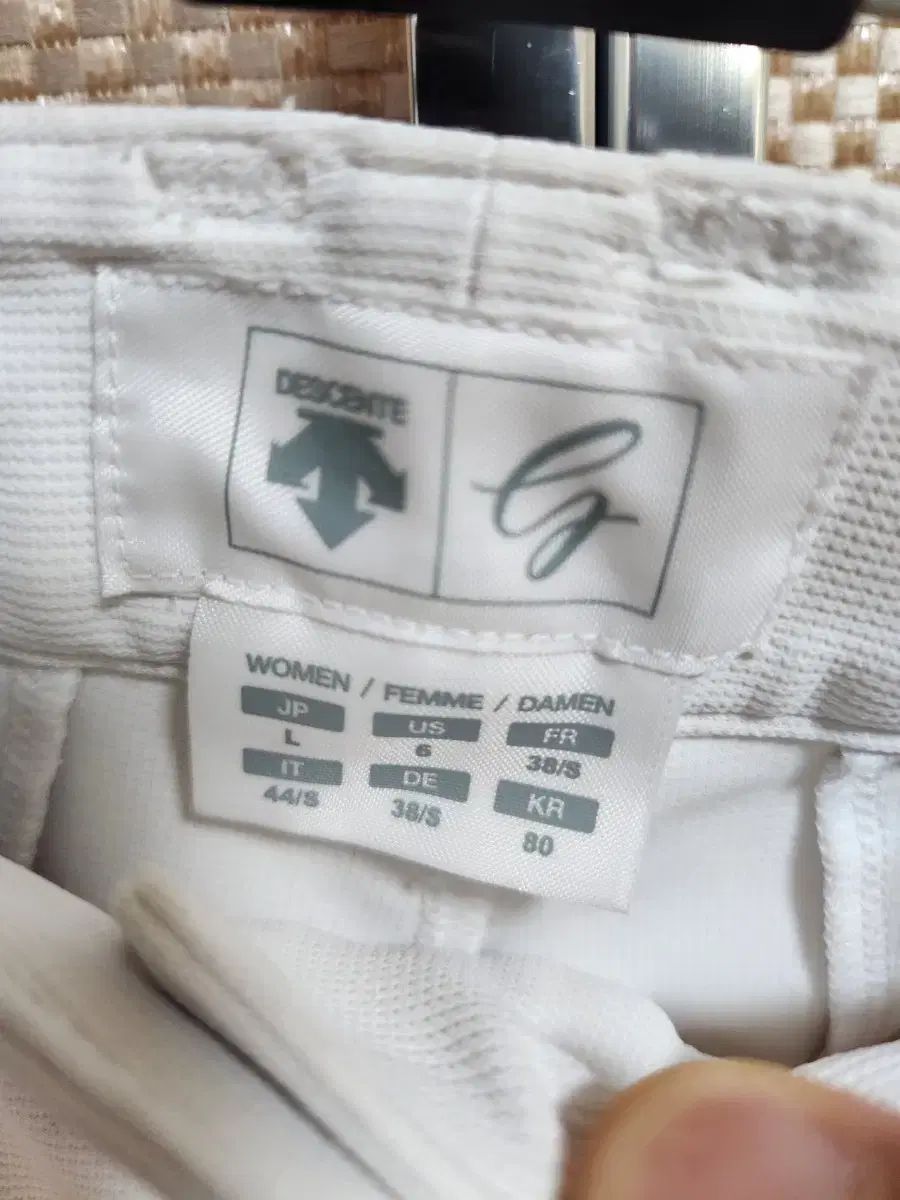 入手困難】デサントゴルフ 2WAY ストレッチ ショートパンツ W79 カーキ