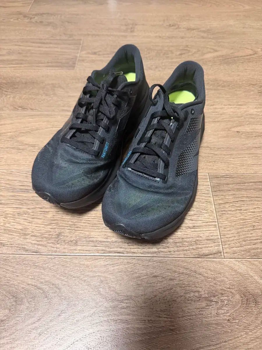 ニューバランス ランニングシューズ フューエルセル レベル v5 ブラック 260