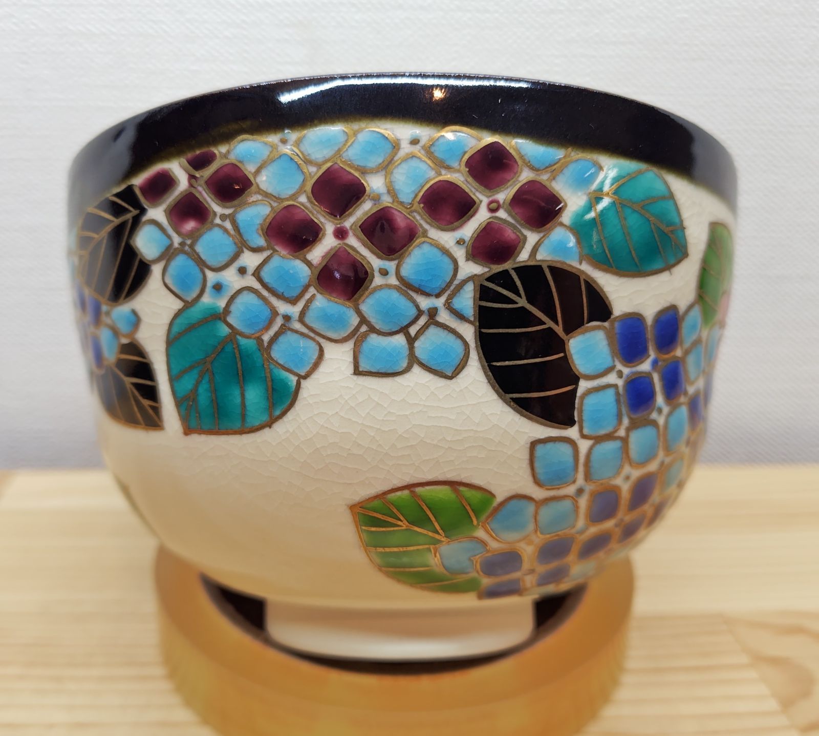 送料込【逢絢亭・新品】茶道具 茶碗 京焼 掛分 紫陽花の図  伊坂清香 共箱入り 逢絢亭・新品】茶道具 茶碗 京焼 掛分 紫陽花の図 伊坂清香 共