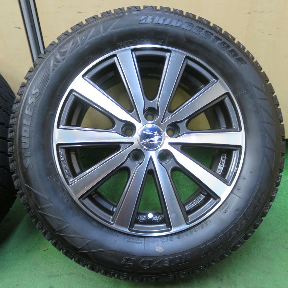 【バリ溝美品】SMACK 15in ブリヂストン ブリザック195/65R15 バリ溝美品】SMACK 15in ブリヂストン ブリザック195/65R15