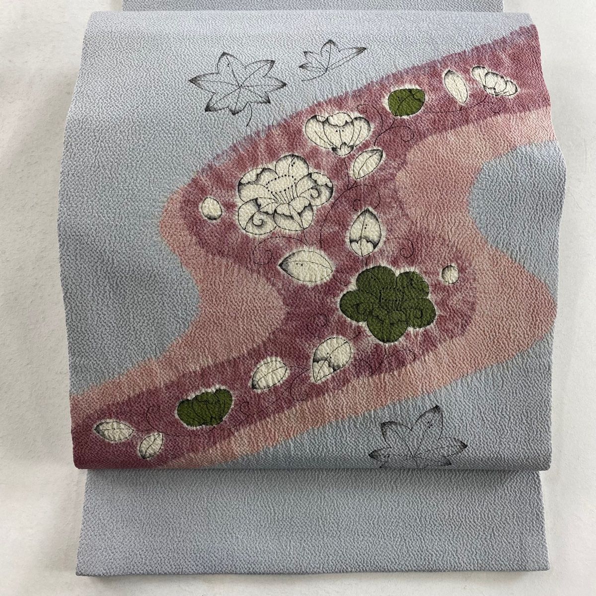 開き名古屋帯 秀品 椿 霞 縮緬 青灰色 正絹