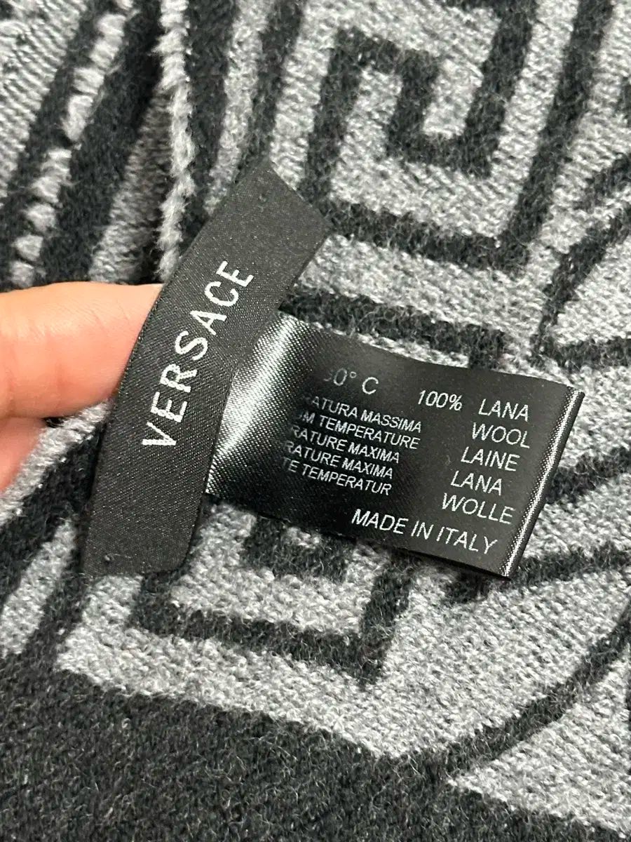 ヴェルサーチ ウールマフラー フリンジ付き VERSACE ヴェルサーチ