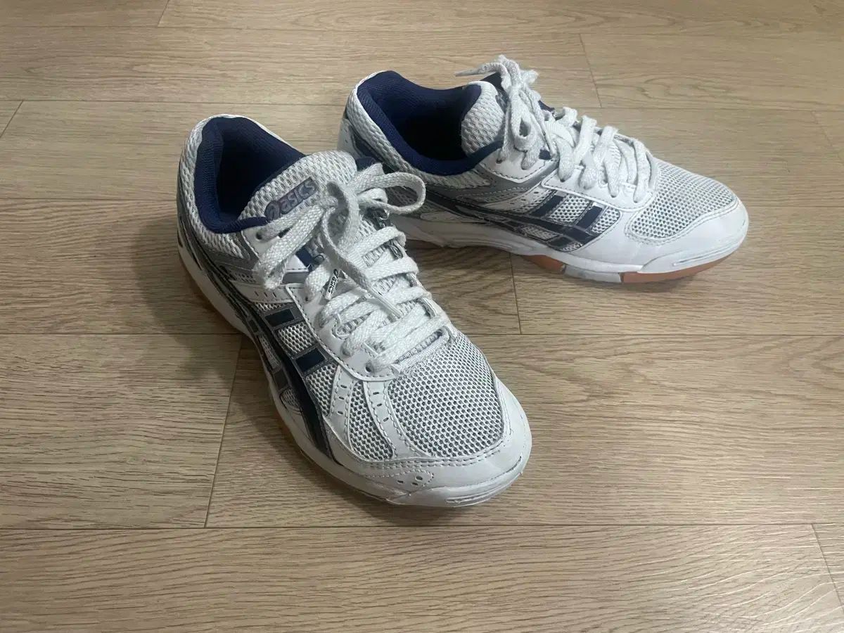 asics アシックス 宝くじ 235size