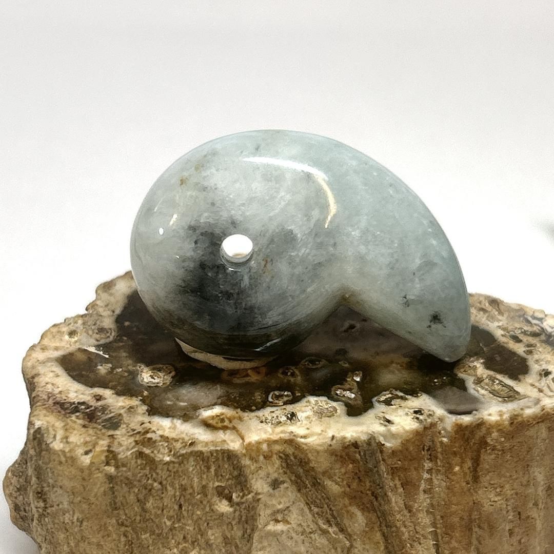 パワーストーン 天然石 勾玉 ミャンマー産 翡翠(ヒスイ) 166g N.604