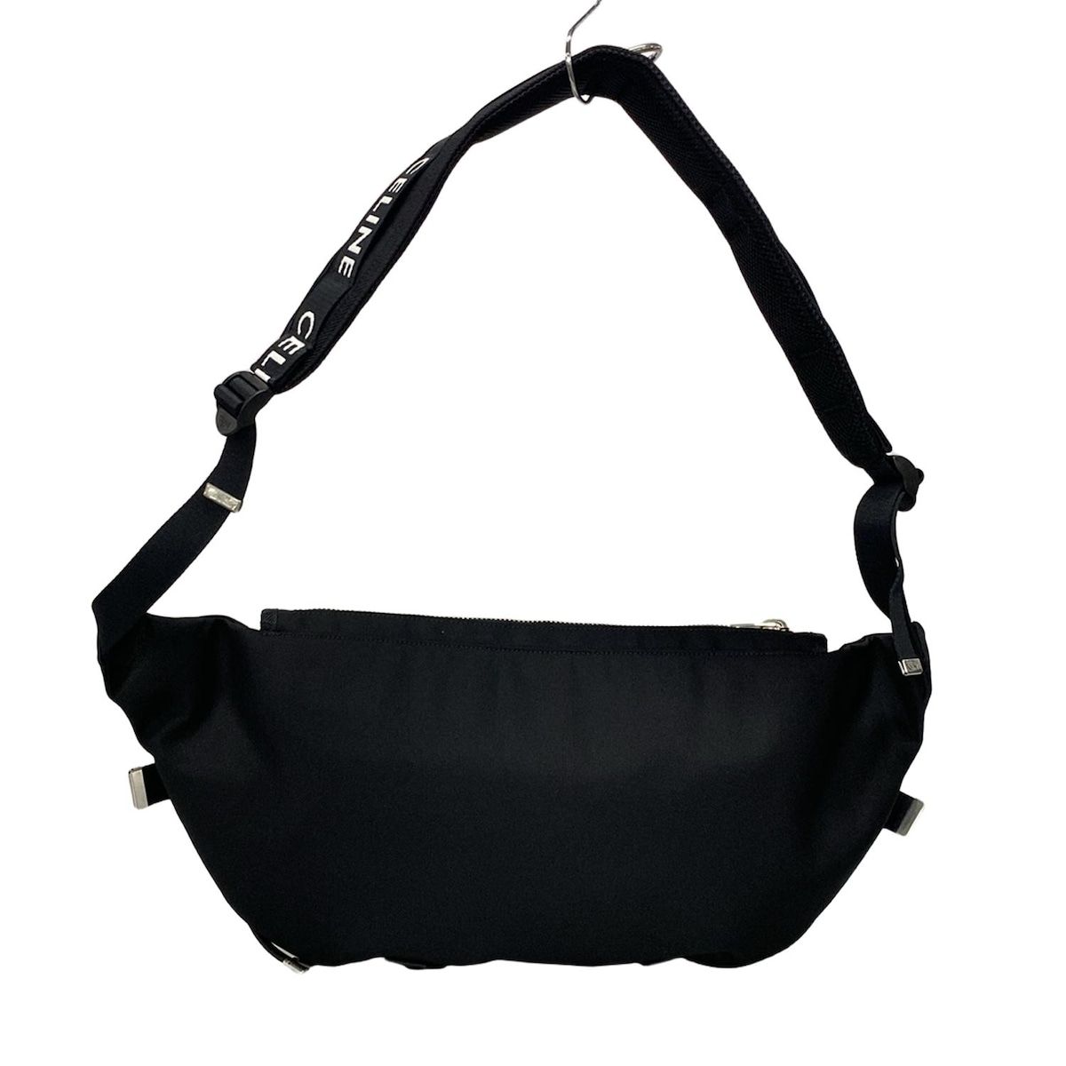 CELINE より ミディアム トレッキング メッセンジャー が入荷