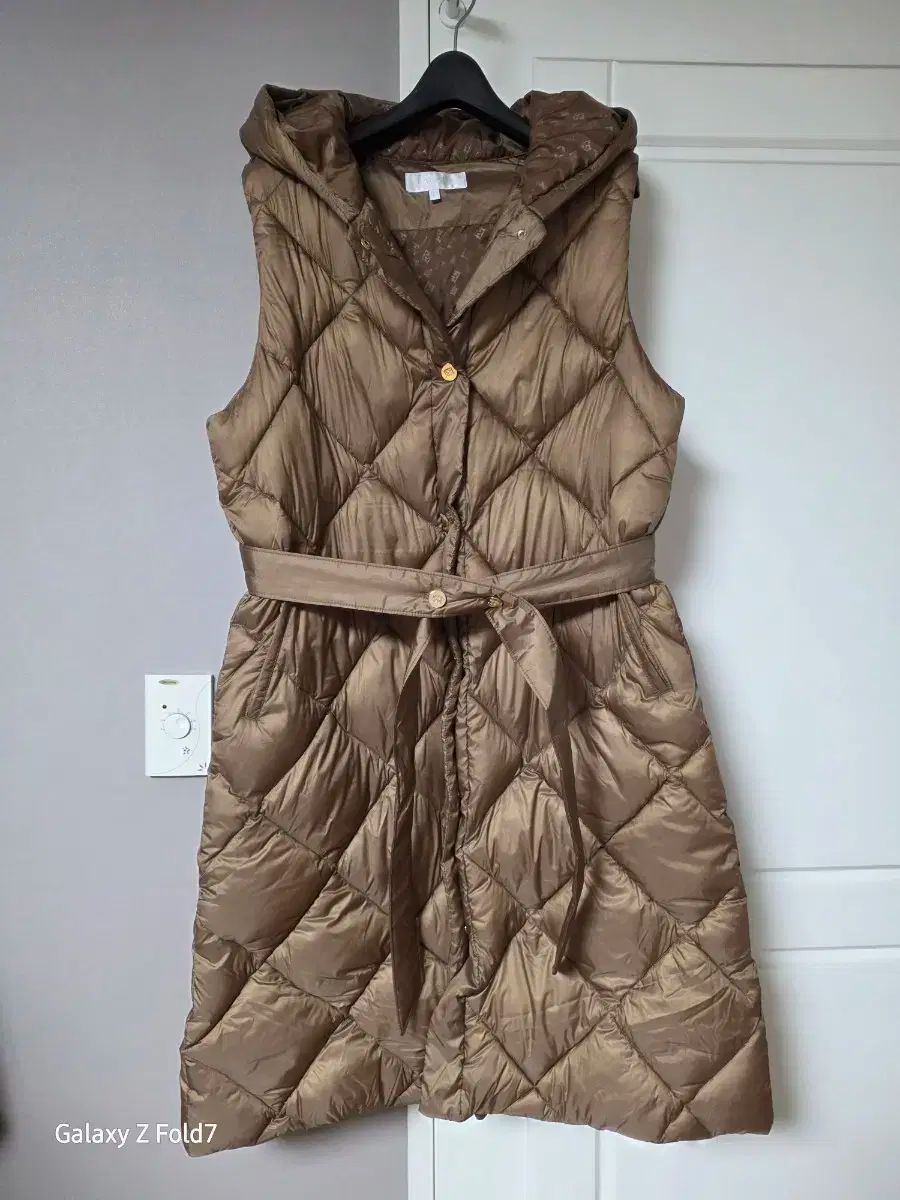 新 商品 ESCADA エスカーダ ロング ダウン ベスト 100 キャメル