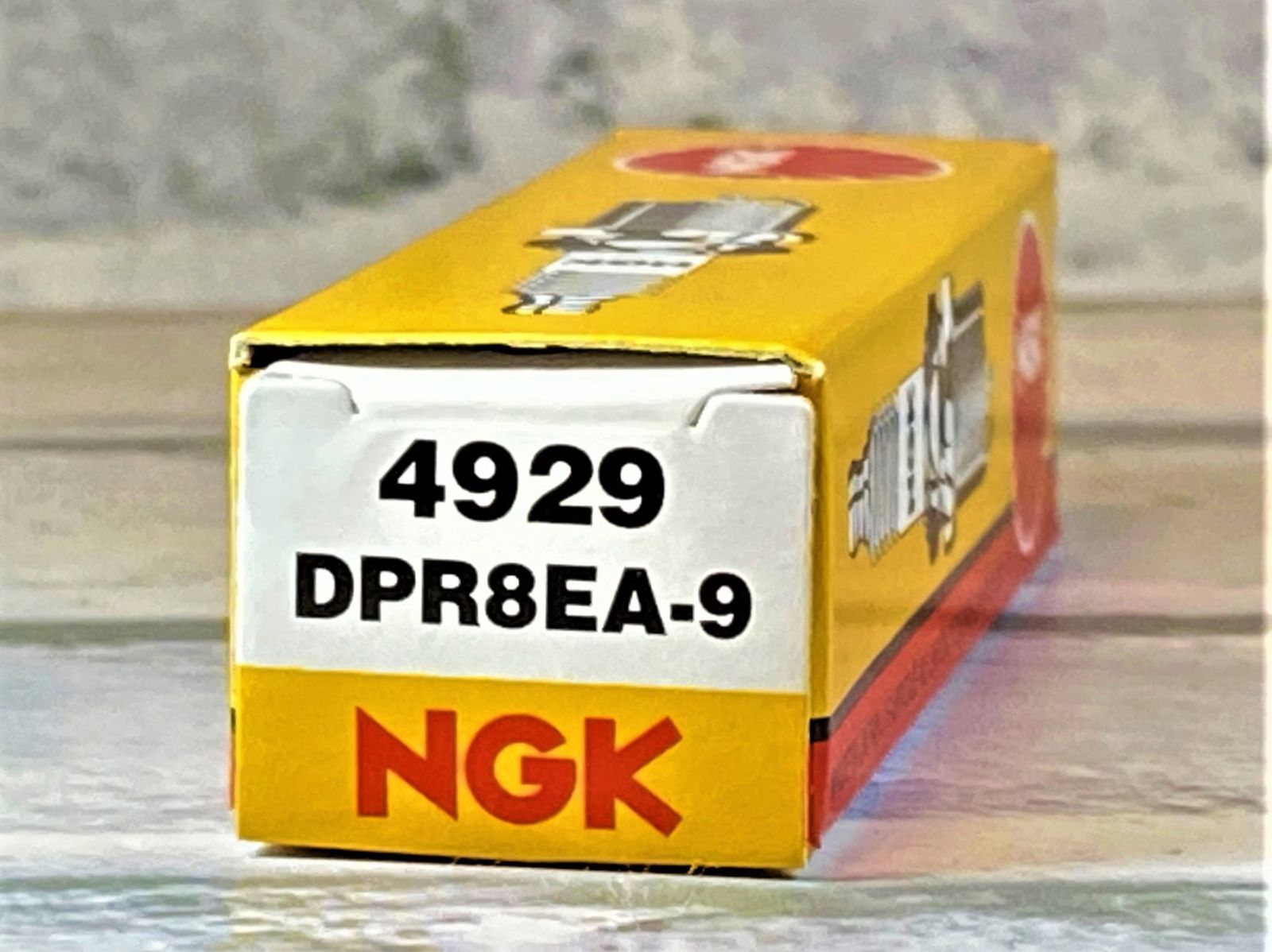 ＮＧＫ　ＤＰＲ８ＥＡー９　４本セット　ホンダ　ＸＬＲ２００Ｒ　ＭＤ２９　９３ー　適合　新品！