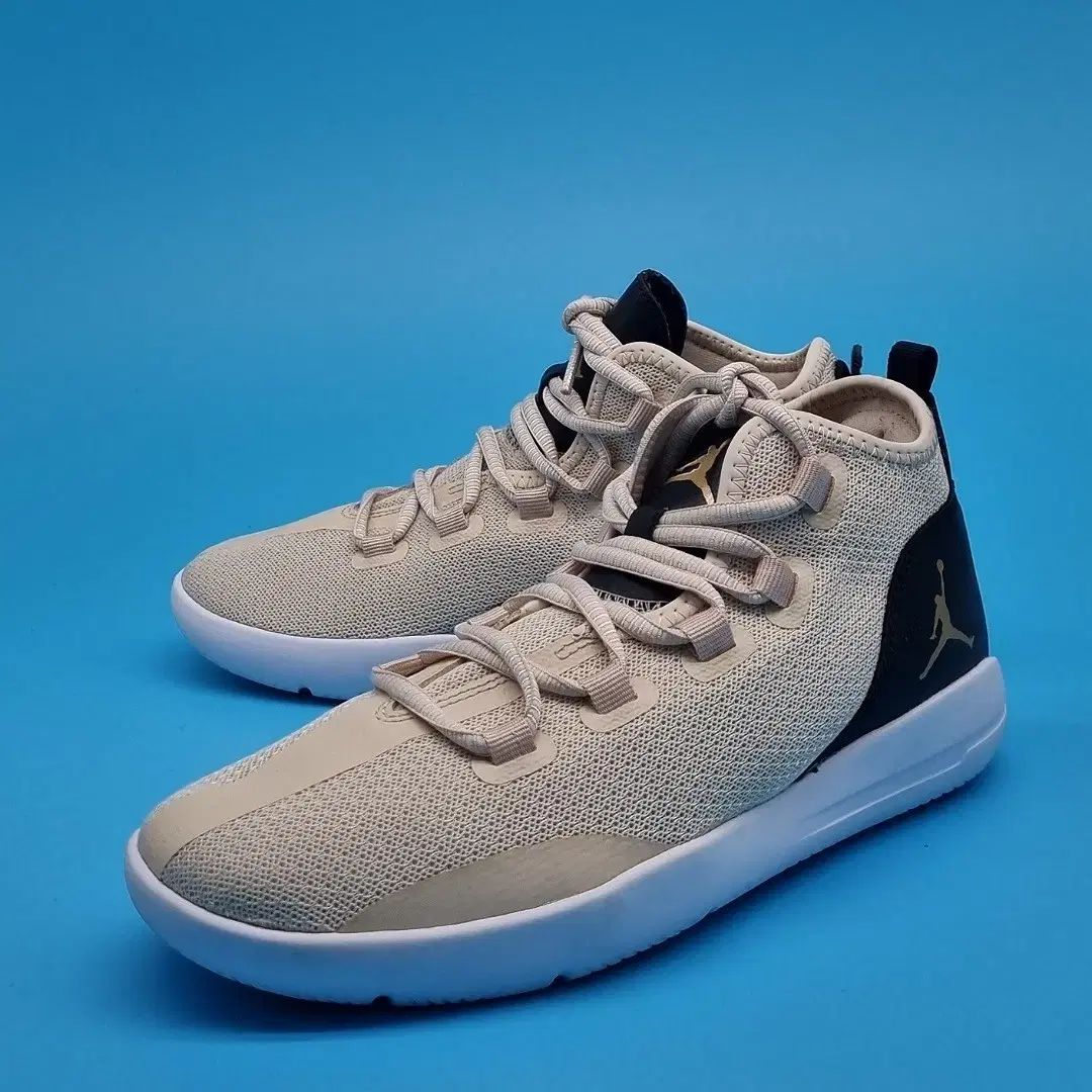 NIKE(ナイキ) ジョーダン レビル プレミアム 女性用ミディ 235