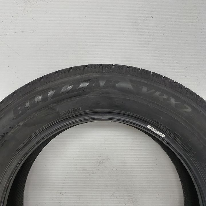  0 T 25024 スタッドレスタイヤ ブリヂストン BLIZZAK VRX 2 225 60 R 17 4本セット 17インチ スタッドレス