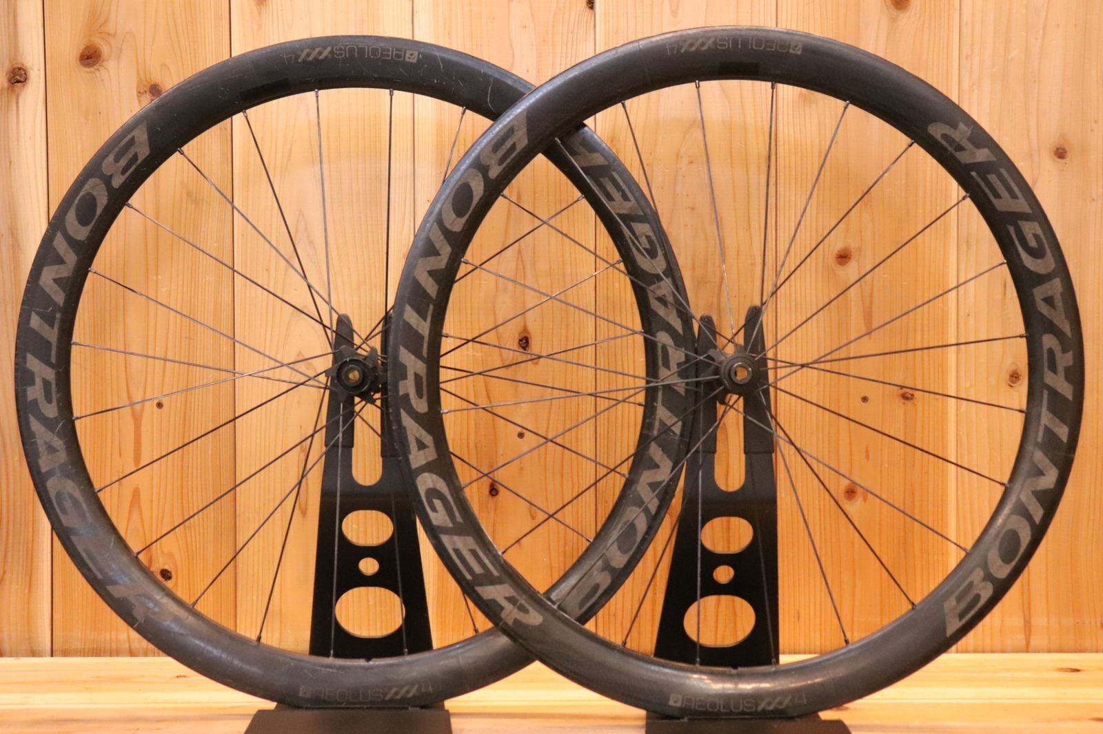 ボントレガー BONTRAGER アイオロス AEOLUS XXX4 TLR DISC カーボン チューブレスレディ ホイールセット シマノ 11S/12S 【芦屋店】