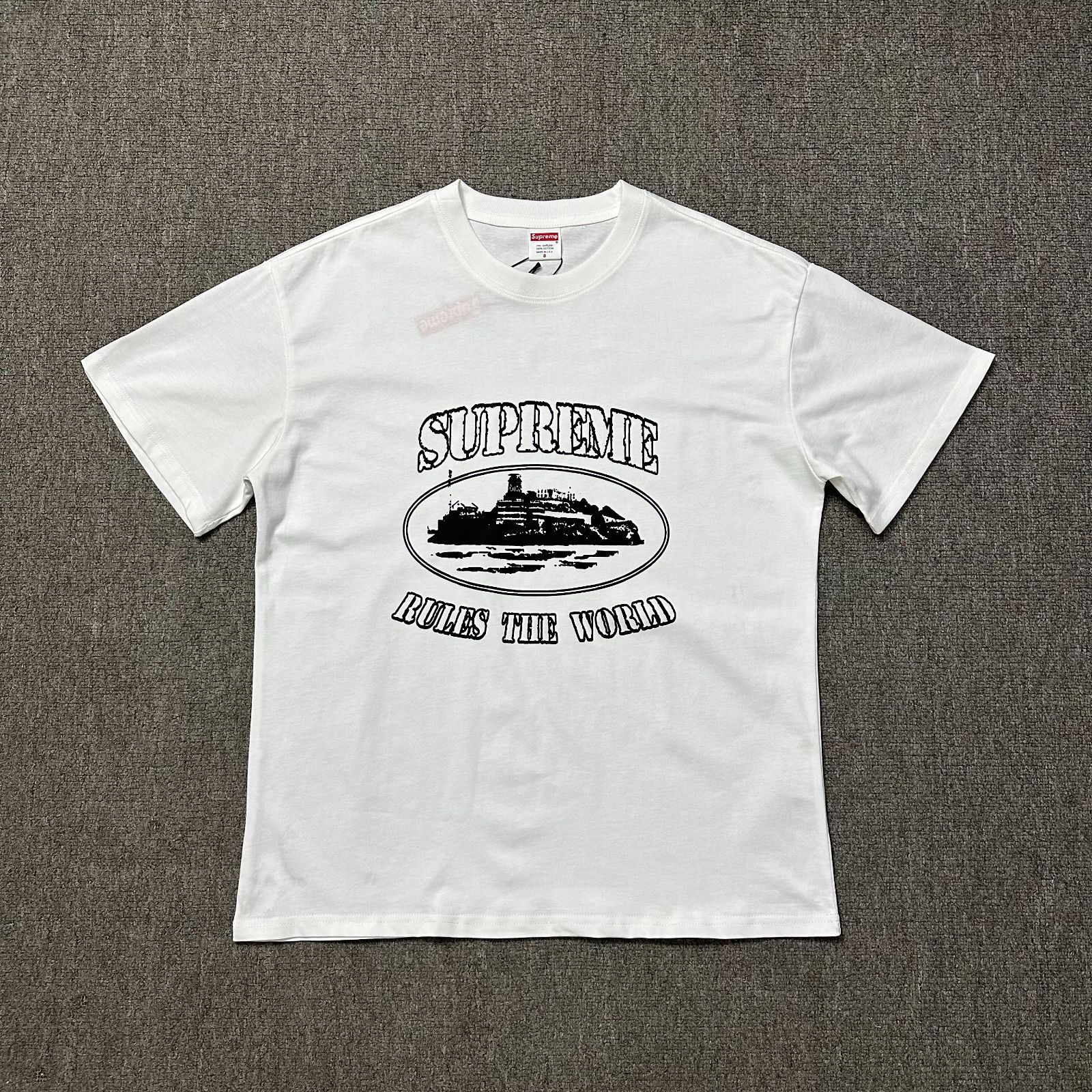 新品未使用  シュプリーム corteiz✖️supreme Logo Rules The World Tee  Tシャツ 男女兼用