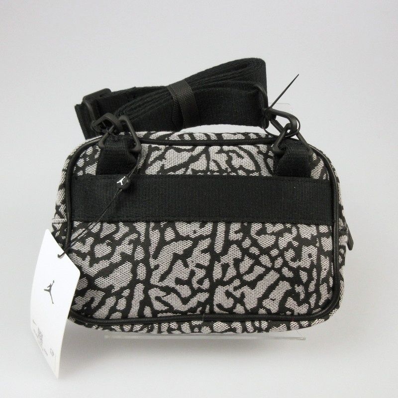 【姫路東店】 中古 NIKE | ナイキ ショルダーバッグ IZON CAMERA BAG HV1620-010 【121】 姫路東店】 中古 NIKE | ナイキ ショルダーバッグ IZON CAMERA BAG
