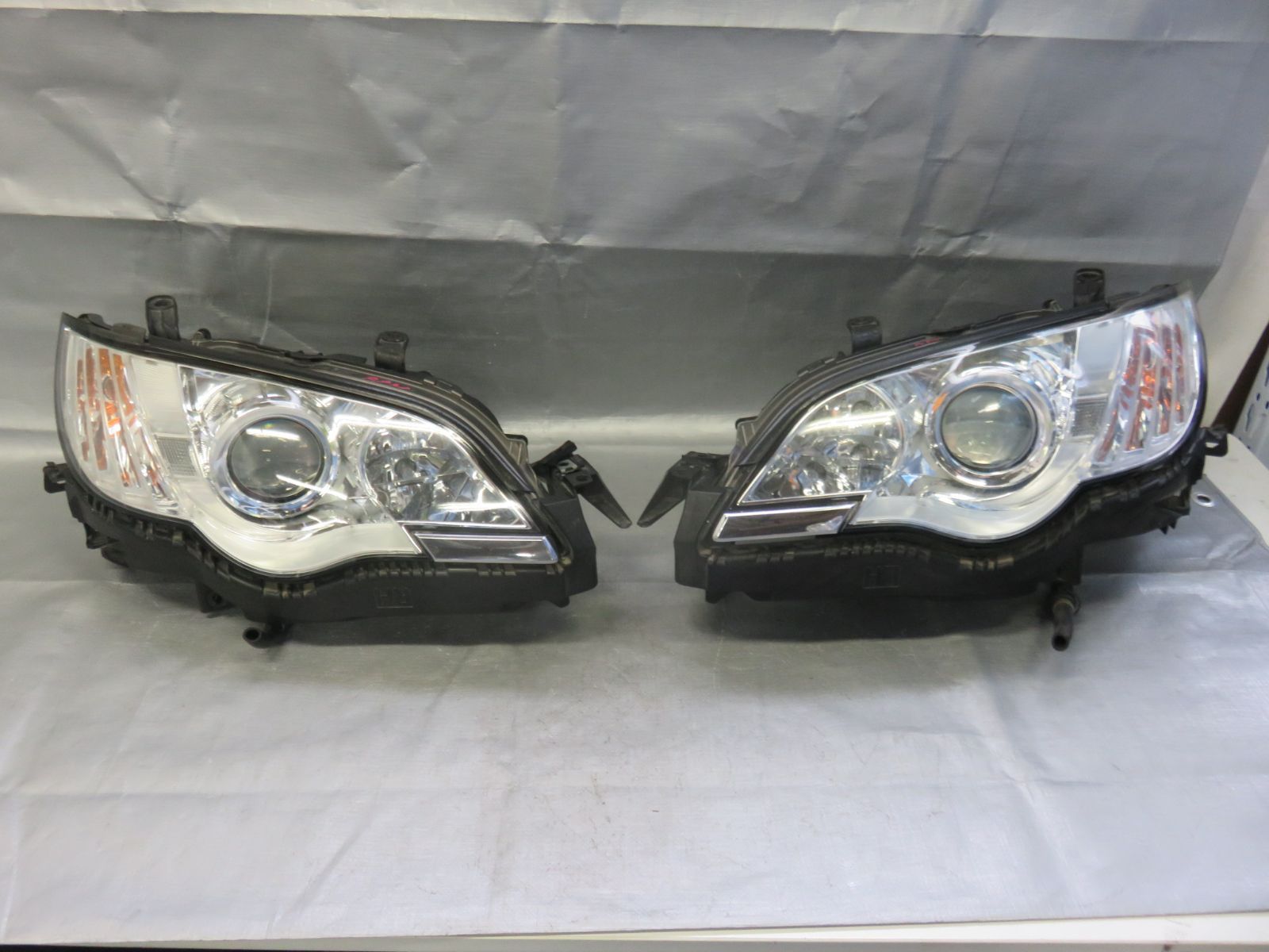 スバル レガシィ純正 後期 HID ヘッドライト 左右 程度良好】スバル BR9 レガシィ 後期 純正 HID ヘッドライト