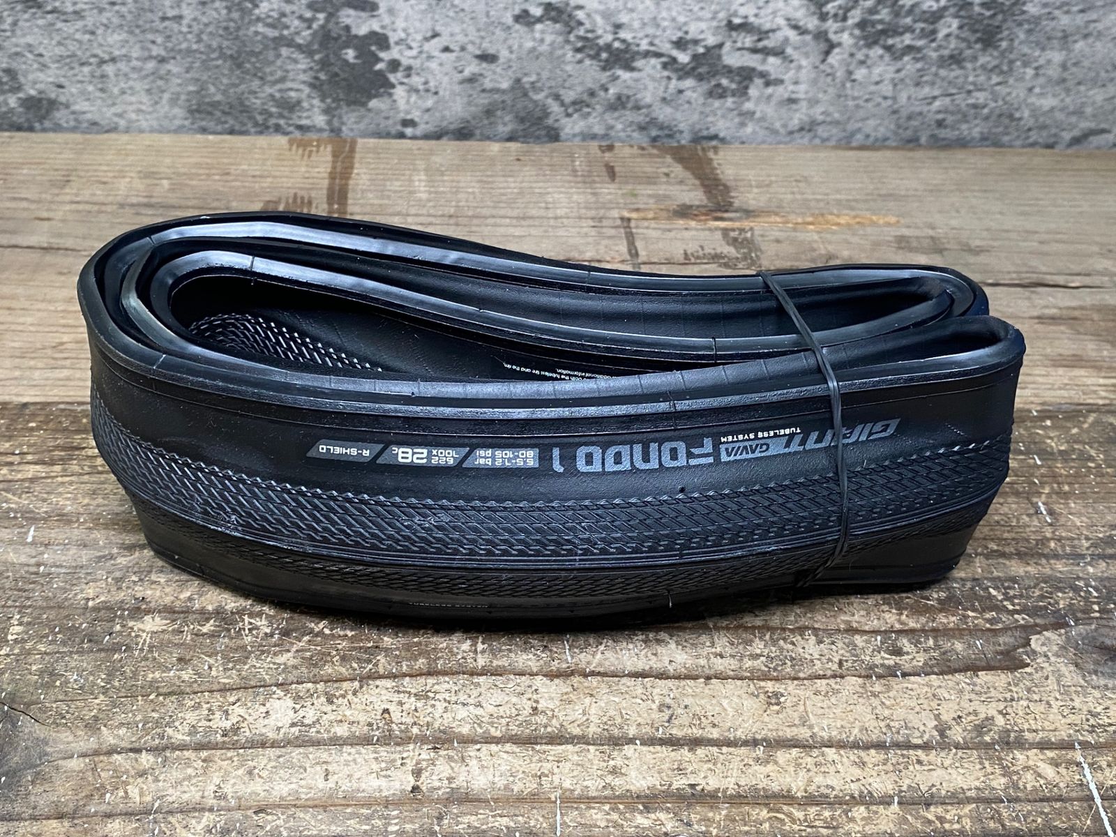 新品！GAVIA FONDO O 700X32C チューブレスレディタイヤ2本 GIANT