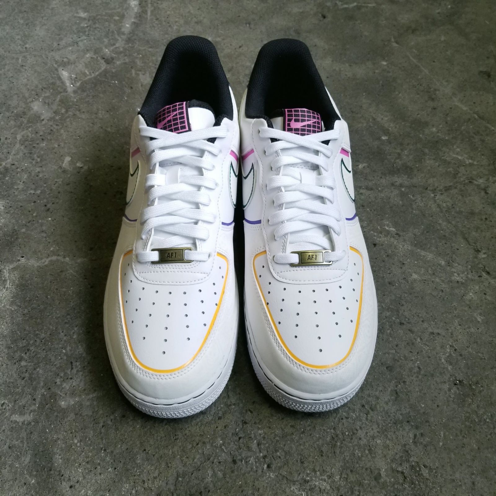 NIKE AIR FORCE 1 