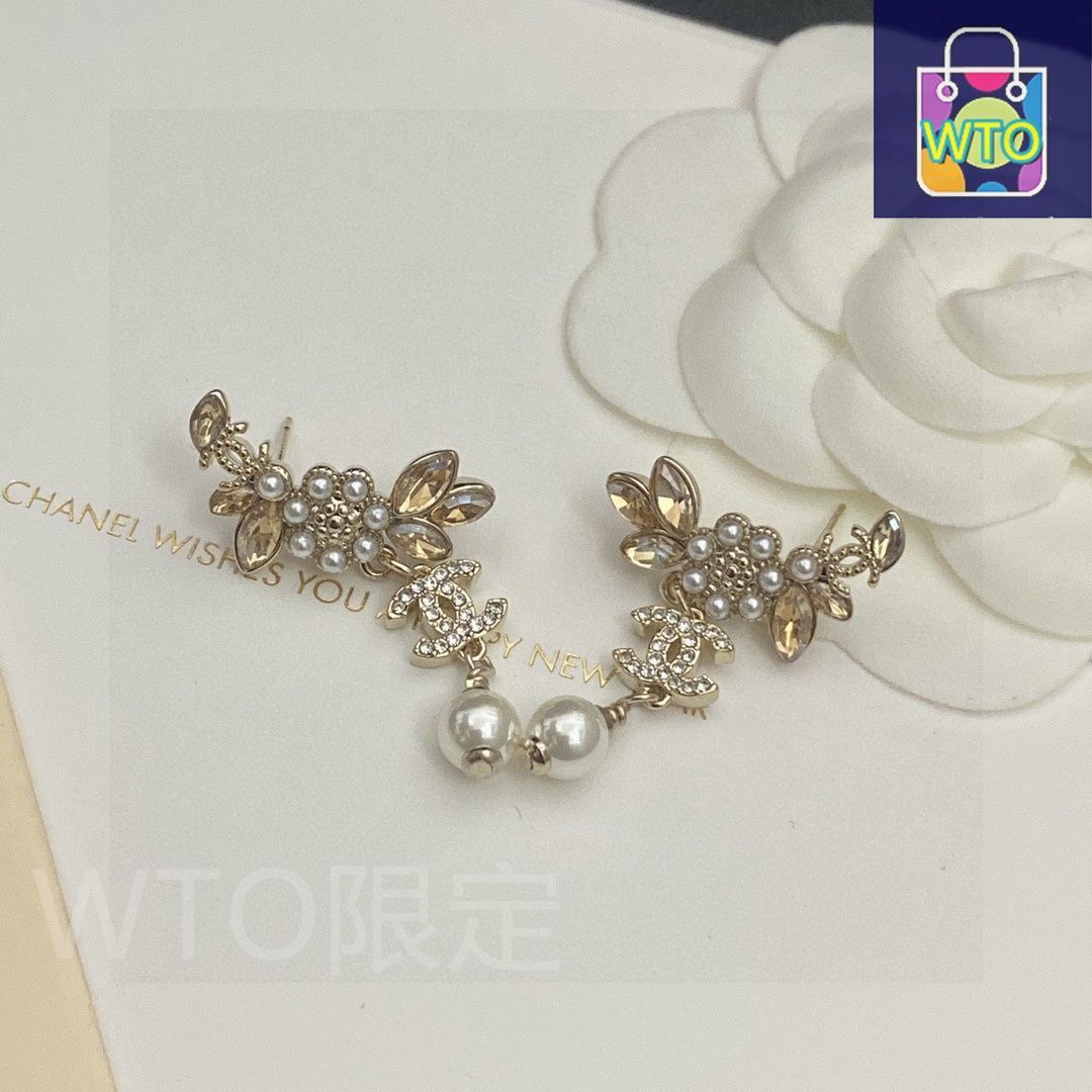 【24SS♪フラワーモチーフが素敵】CHANEL クリスタル ピアス フラワーモチーフが上品に揺れてお洒落☆】ピアス CHANEL