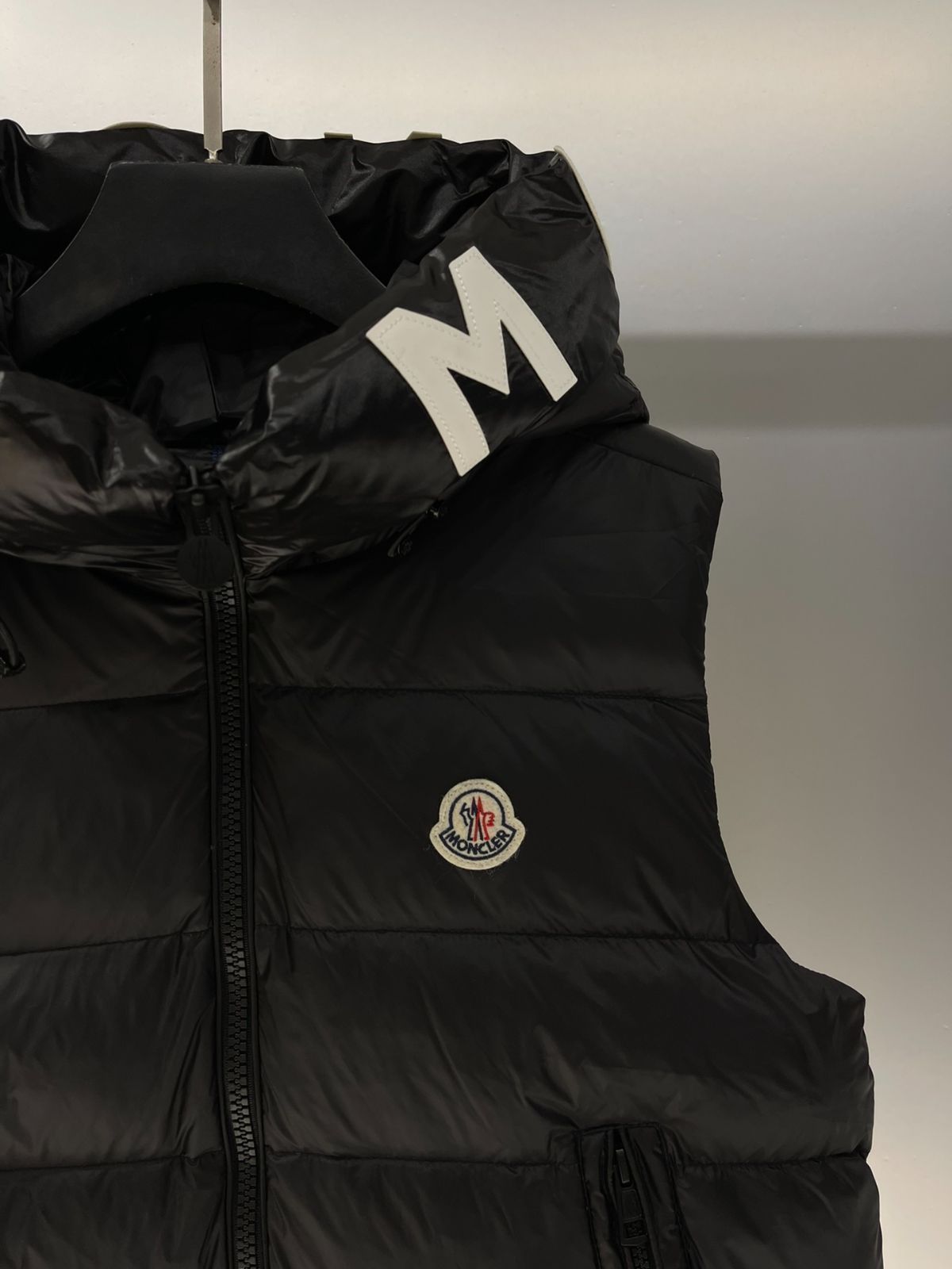 モンクレール　ダウンベスト　黒 BEAMS F（ビームスF）MONCLER / TIBB ナイロン ダウンベスト