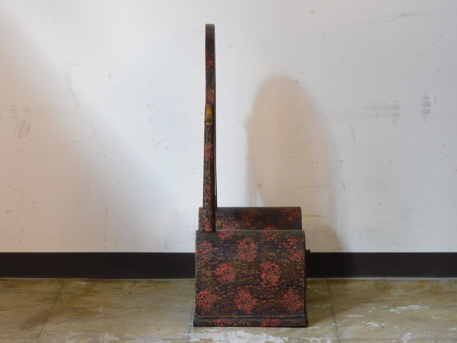 戦前 津軽塗 造りのいい鏡台 HK-a-05560 古道具 和家具 引出し 和製アンティーク ミラー 姿見 民芸家具 箪笥 枕箪笥 NEXPOTALLINN_EU