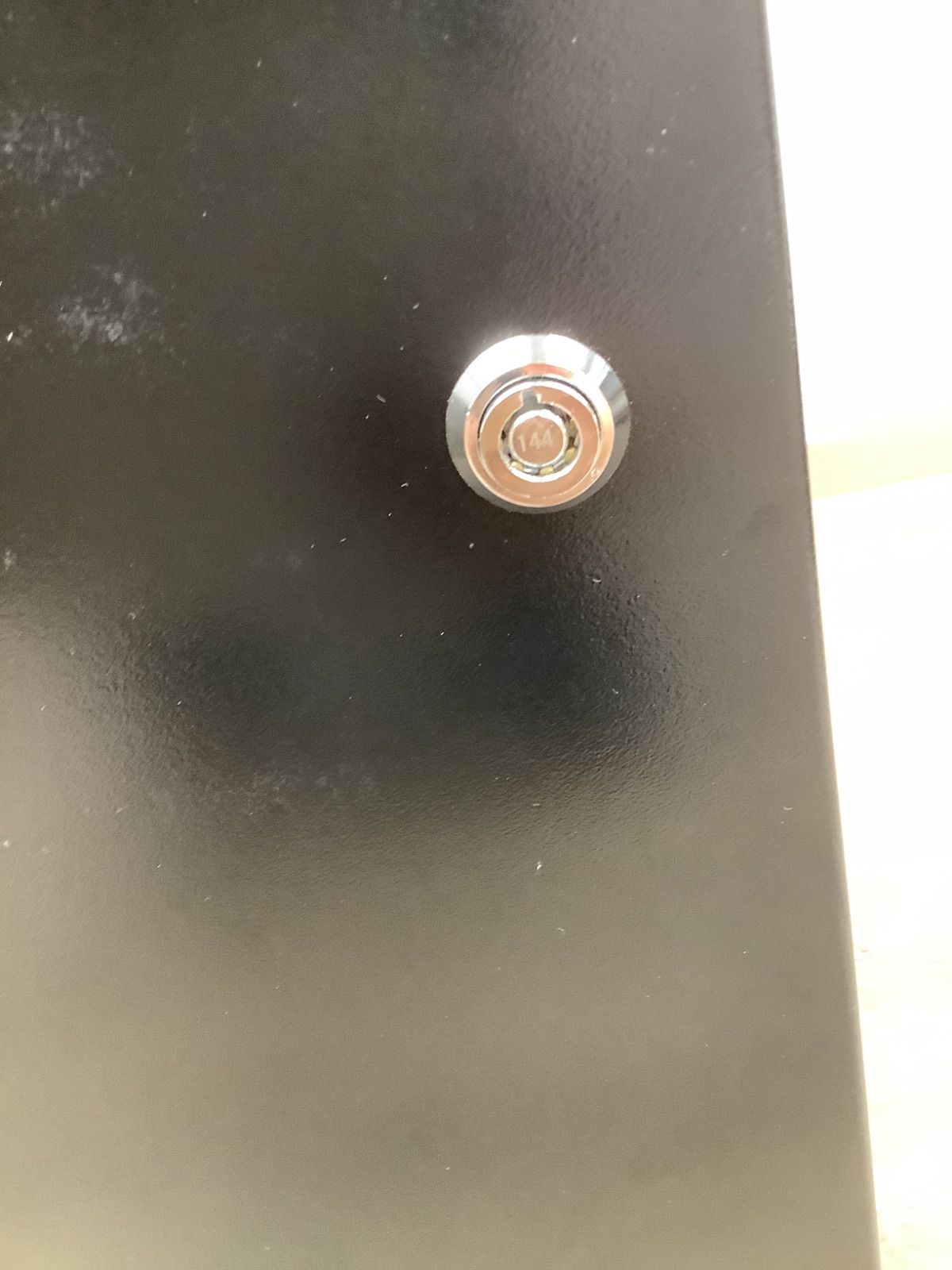 チャコールブラック