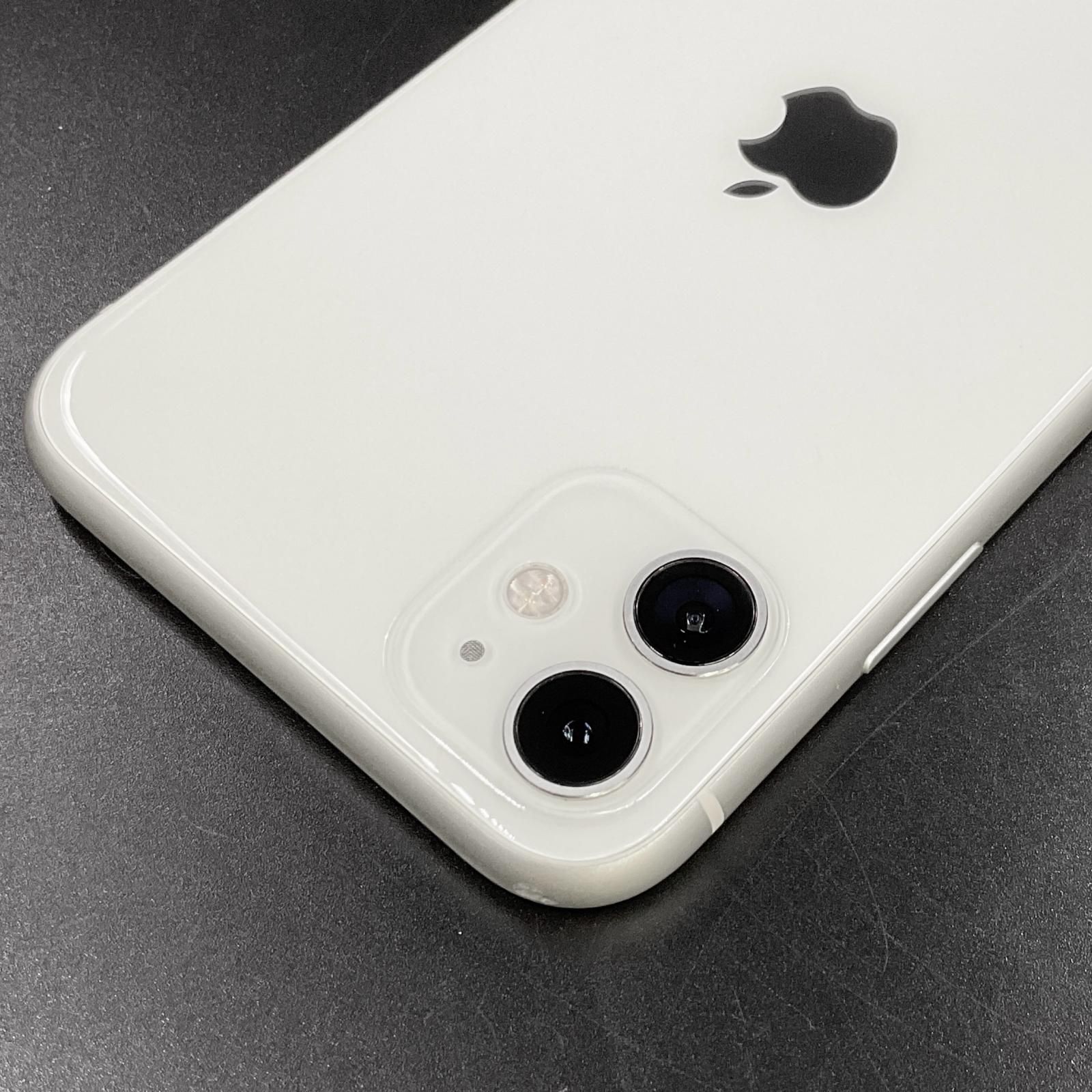 iPhone 11 ホワイト 128 GB docomo iPhone 11 ホワイト 128 GB