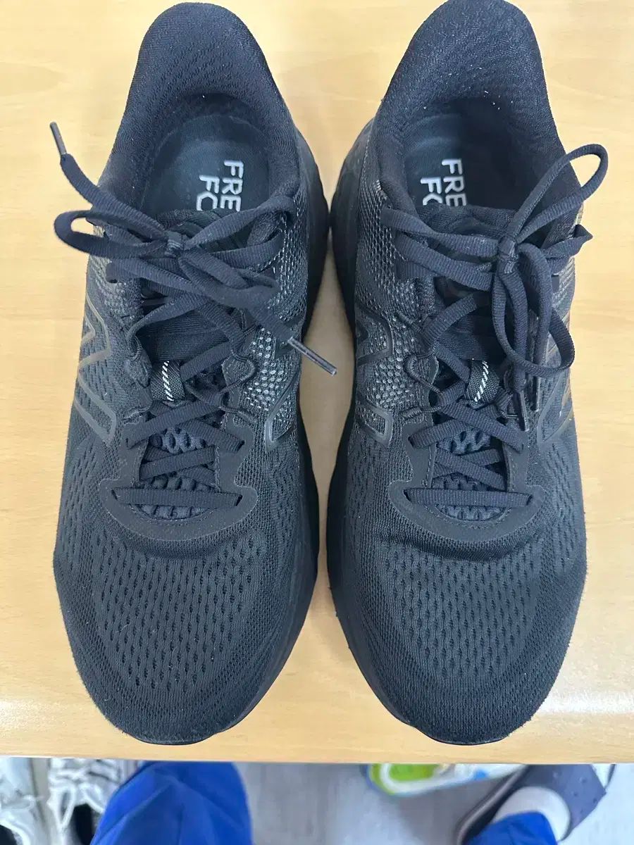 New Balance ニューバランス フレッシュフォーム モアー v3 黒 285mm 2e
