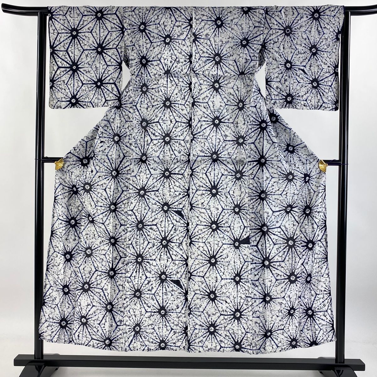 浴衣 身丈152cm 裄丈63cm S 絞り浴衣 麻の葉 白 綿 名品 【中古