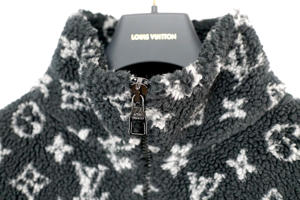 LOUIS VUITTON ルイヴィトン モノグラム ボア フリース ジップアップ LOUIS VUITTON ルイヴィトン モノグラム ボア フリース ジップアップ