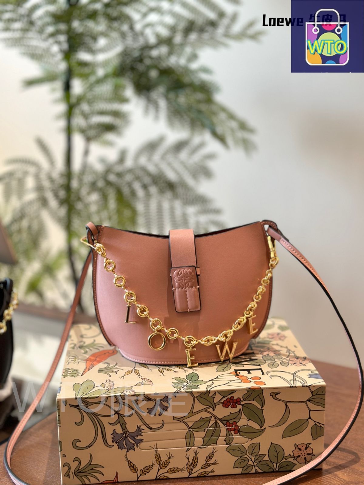 LOEWE バケツ型かごバッグ美品 LOEWE(ロエベ) かごバッグ(レディース) - 海外通販のBUYMA