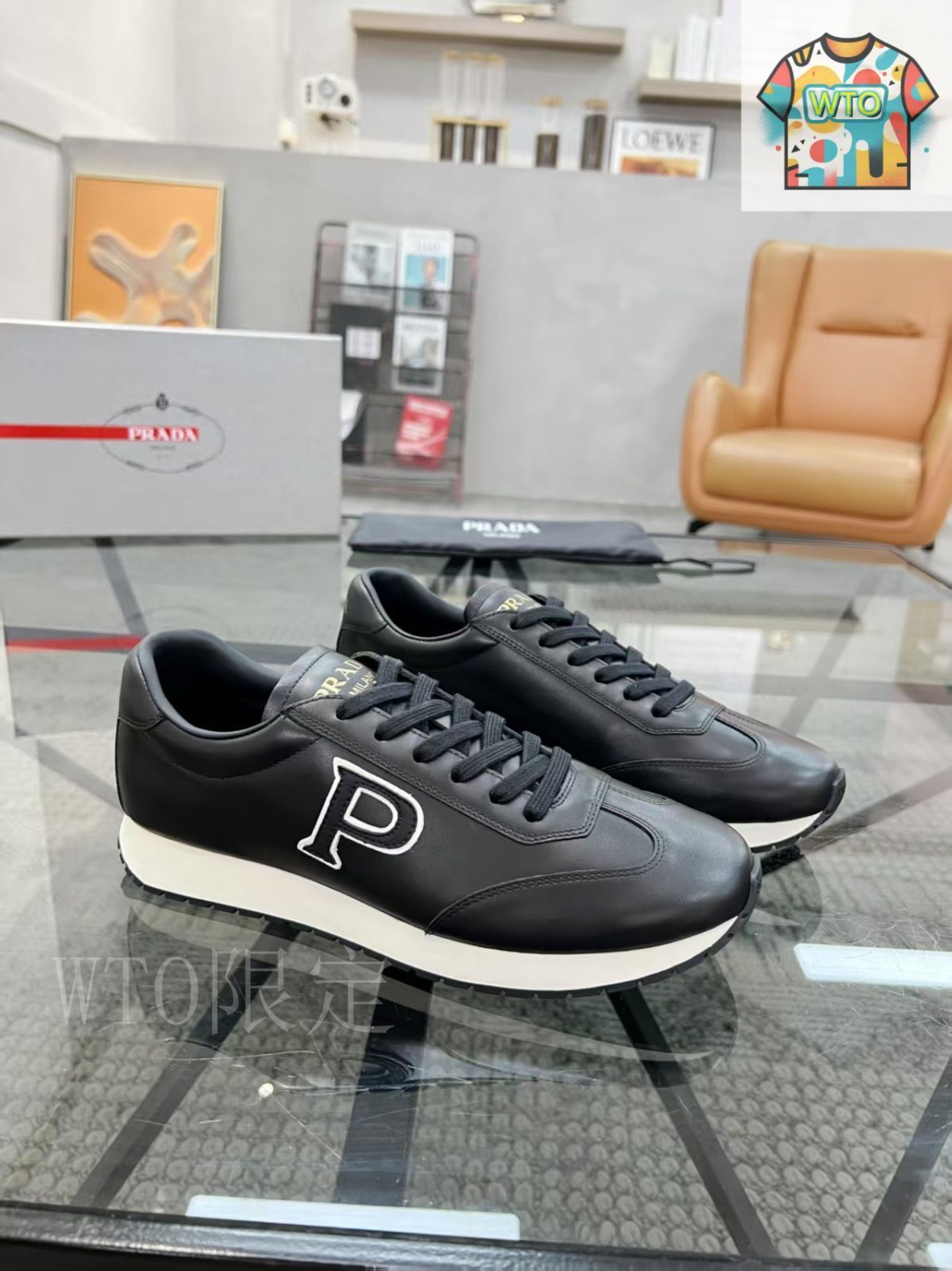 PRADA プラダ　スニーカー　35.5 すぐ届く！PRADA(プラダ)レザースニーカー ギフトにもオススメ