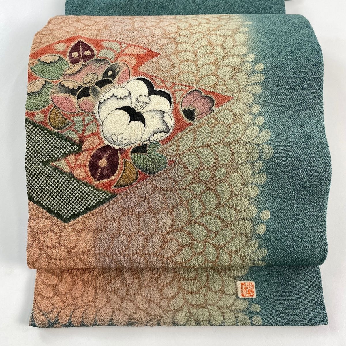 開き名古屋帯 落款 水野保 松皮菱 草花 縮緬 ぼかし 緑 正絹