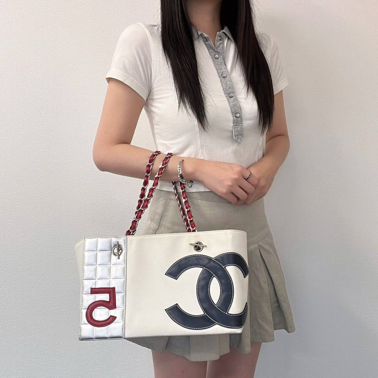 CHANEL シャネル ココマーク No.5 チェーントートバッグ キャンバス×レザー ホワイト×シルバー×ネイビー×レッド シルバー金具  ヴィンテージ レディース 7番台【中古商品】Totebag HIBUOCHI VINTAGE - メルカリ