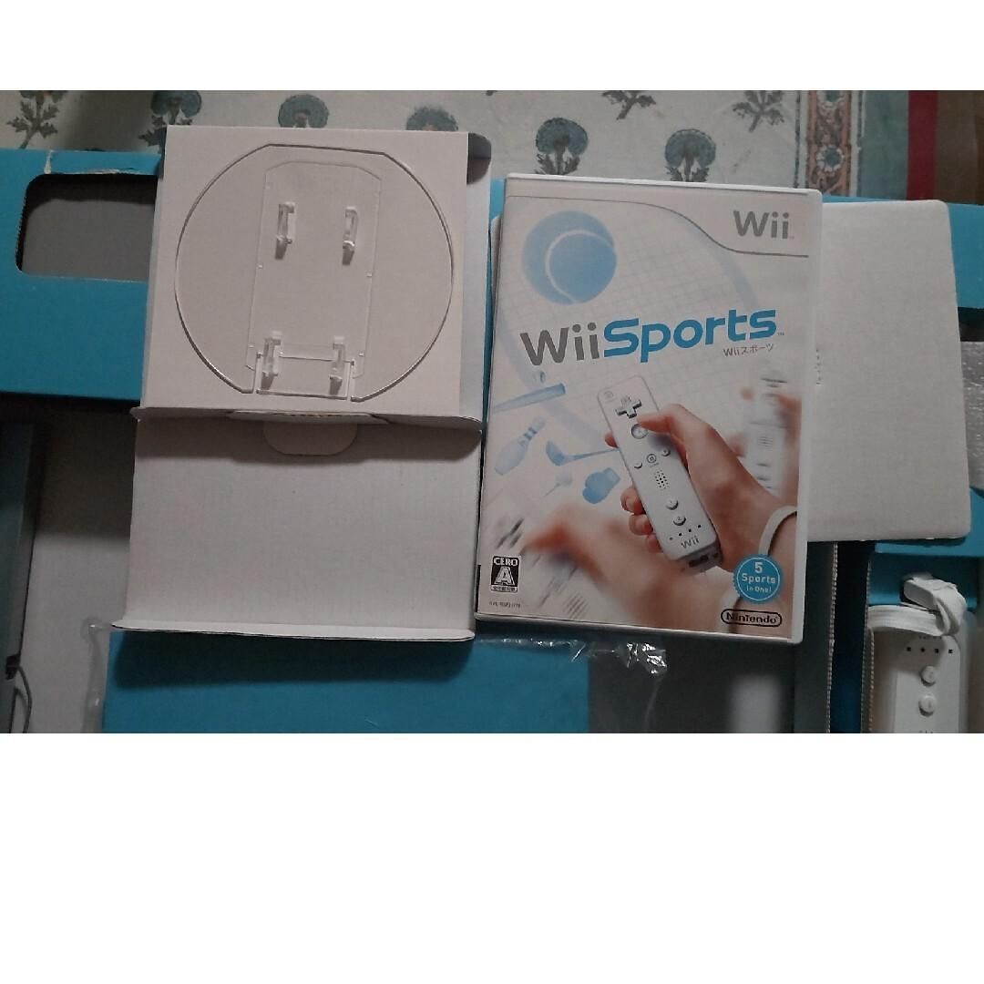 中古美品】すぐに遊べるリモコン/ヌンチャク各2台 Wii Sports 付き 