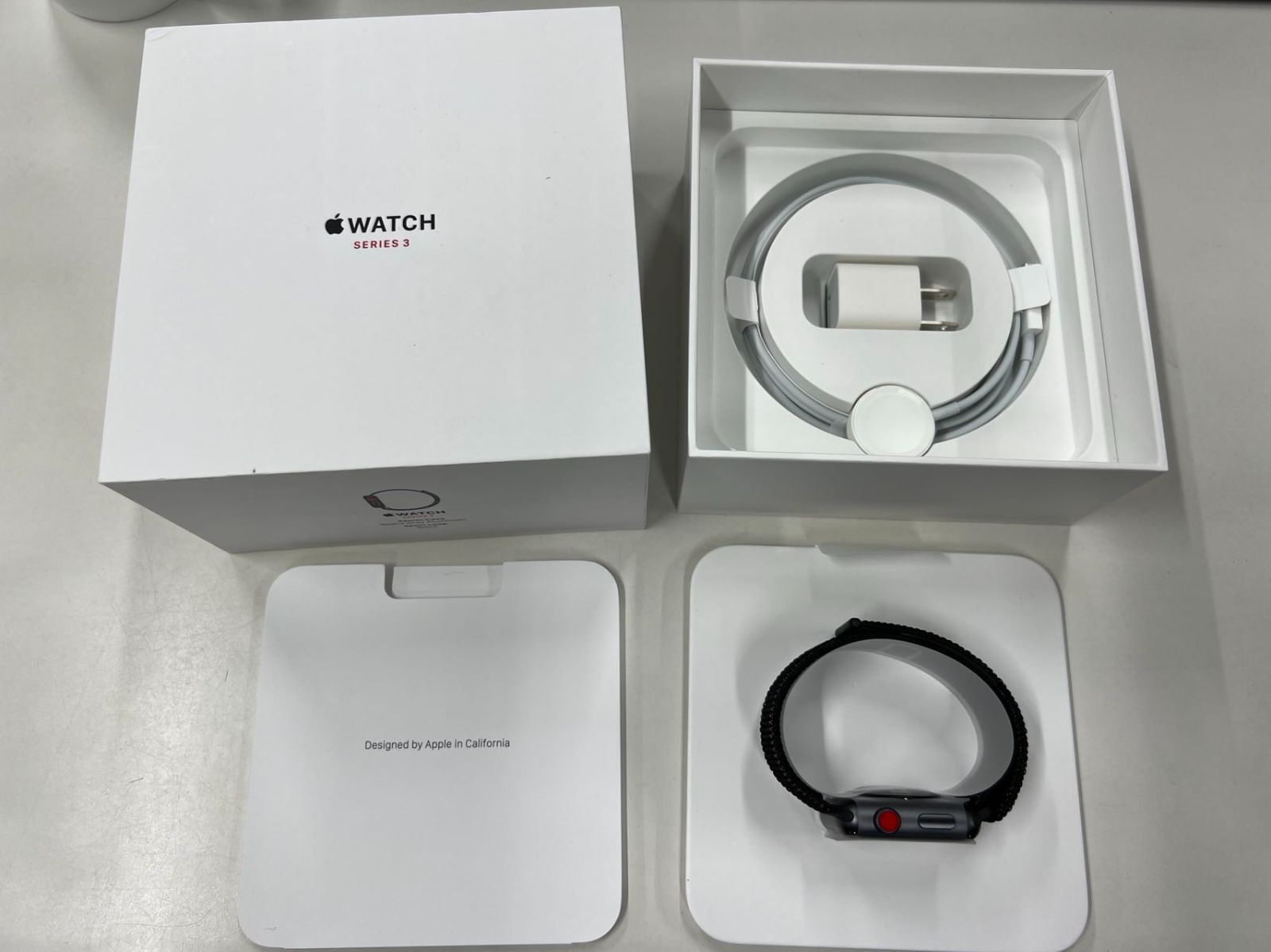 交換新品 Apple Watch Series 3（GPS + Cellularモデル）- 42mmスペースグレイアルミニウムケースとブラックスポーツループ【管理番号Ｘ1729】